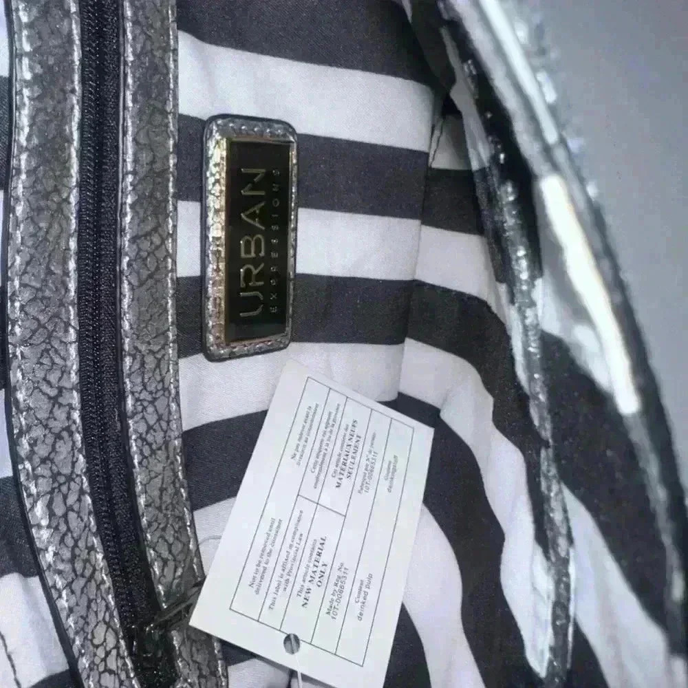 NWT!!! Urban Expressions Clutch/Crossbody/ Silver & Metallic!! - Picture 10 of 10